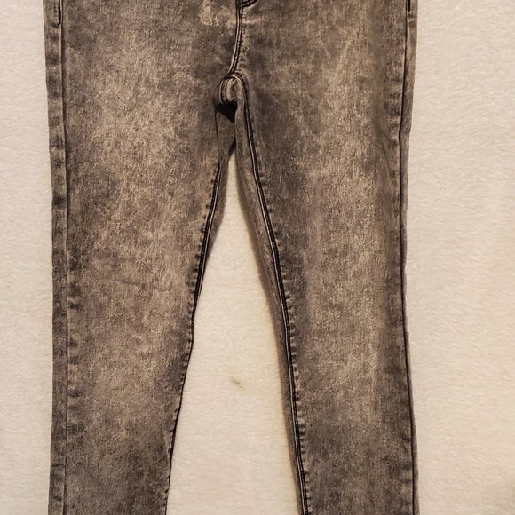 Guess Kids Girl's size 16/18 Shirt paired with Girl's size 18 Black Acid  Denim - Picture 2 of 4